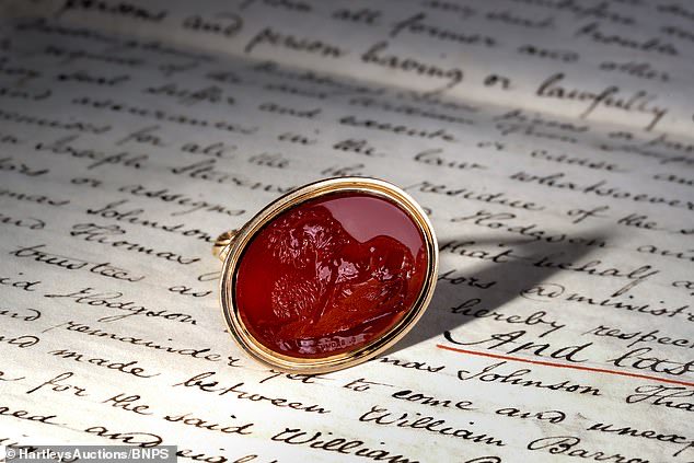 Gold seal belonging to #Russian Empress Catherine the Great from 1780s sells for £23k after being found in a house in north London during a routine valuation of stuff.😳

A 2nd seal is at #HermitageMuseum in St Petersburg & they feature a horse & lion carved into carnelian stone.