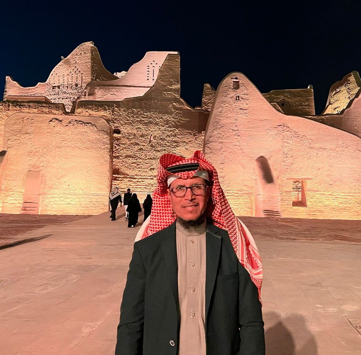 والدي الحبيب أمام قصر سلوى التاريخي في حي الطريف بالدرعية