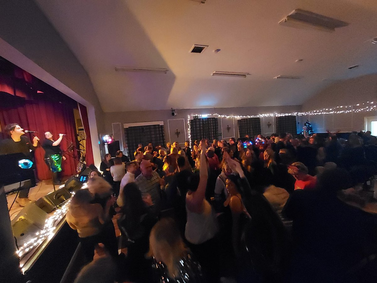 AlistairGriffin's tweet photo. Massive effort to deliver some musical magic this Christmas from every one at #TeamGriff - thanks to everyone on stage and on the dance floor for making it happen! ๐
๐ผ ๐ถ๐ท๐บ https://t.co/OCvrSaGrAM