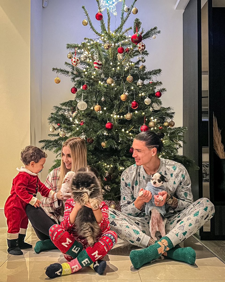 Darwinn99's tweet photo. Feliz Navidad! 🎄

Mucho amor y SALUD! 🎅🏼 https://t.co/Yf5fyETVR3