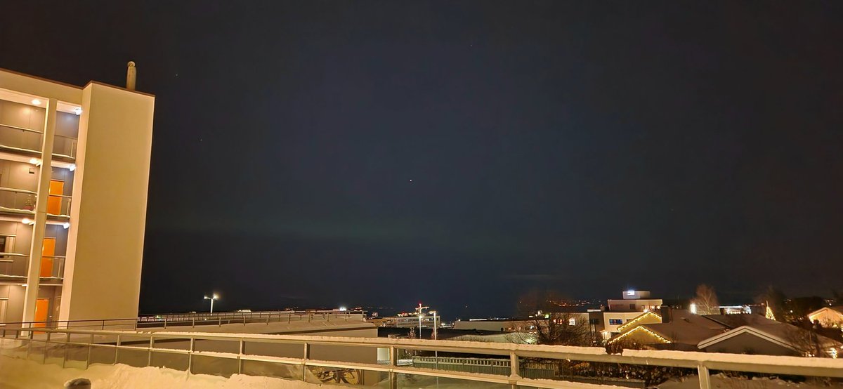 A faint Christmas aurora