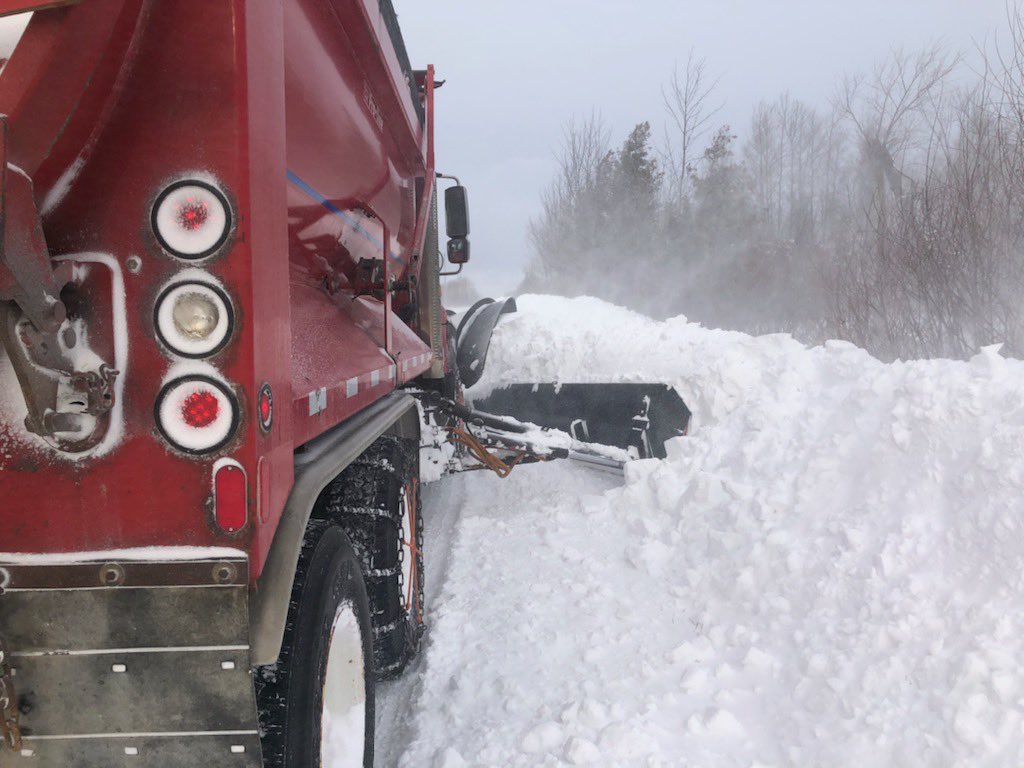 orangevilleont's tweet image. We’ve re-opened Alder Arena as a warming centre and emergency shelter for people who have stranded vehicles and can’t get home tonight. 

We remind all residents, even the best snow tires, all wheel drive and 4x4 vehicles don’t win against snow drifts. Please stay home 🙏
