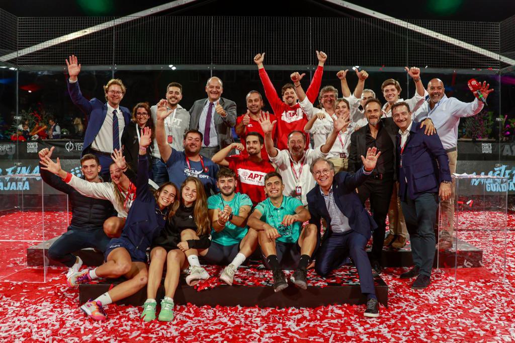 ❤️ ¡La familia #APTPadelTour os desea a todos una feliz Navidad! 🎄