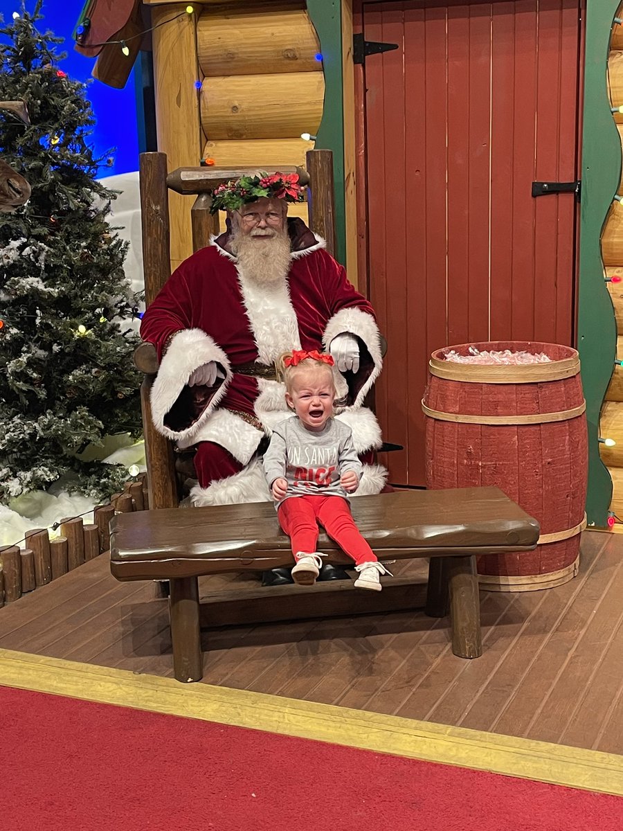 r_kwiat's tweet photo. @katyficociello i think no one likes santa this year… https://t.co/yXYoHgNTT1