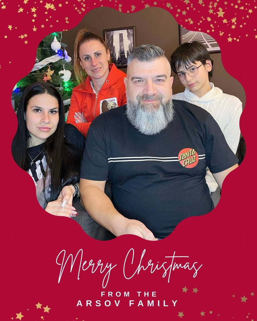 Merry Christmas From the Arsov Family ✝️❤️🌲
.
.
.
#beardaddict #instasofia #instabulgaria #igbulgaria #discoverbulgaria #beardsofig #christmas #family #beardforlife #bigbeard #beardcrew #beardguy #christmaseve #preacher #christlike #vscobulgaria #bul… instagr.am/p/CmkFnZnsq-A/