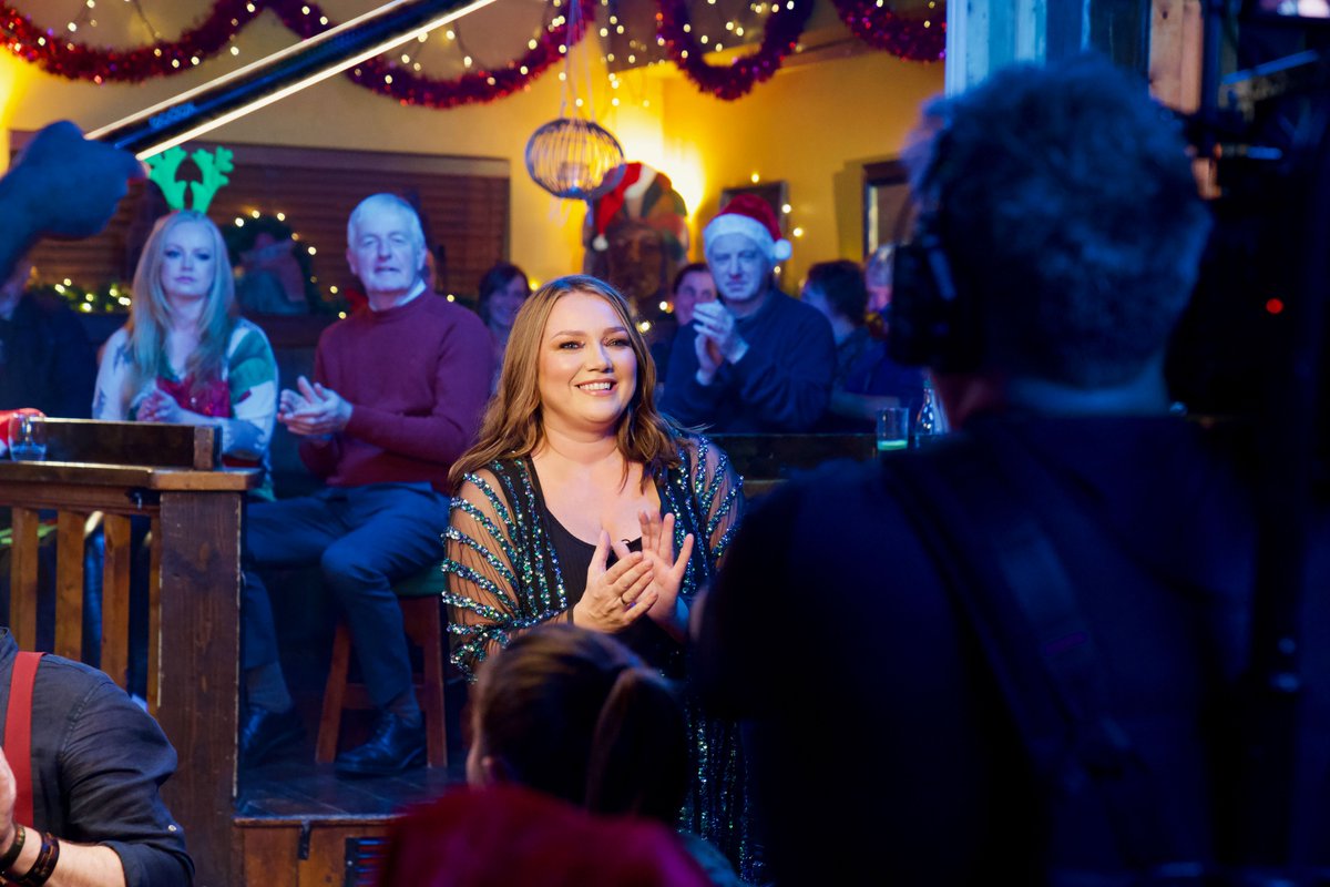Bí linn oíche amárach do cheiliúradh ceoil na féile ar Geantraí na Nollag🎄🎅 

Lá Nollag, @ 20.35 | @tg4tv ✨🎻

Join us tomorrow night for some festive fun on Geantraí na Nollag!