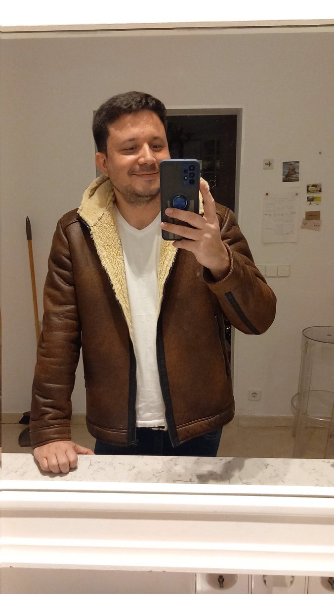 Aguyje o Aguije en nuestro dulce idioguaraní quiere decir Gracias...🤗
A todos los que me han llamado, cada mensaje, cada deseo hizo que sea agradable este cumpleaños #32años 
 Un abrazo y les deseo una linda Nochebuena y una Felíz Navidad.