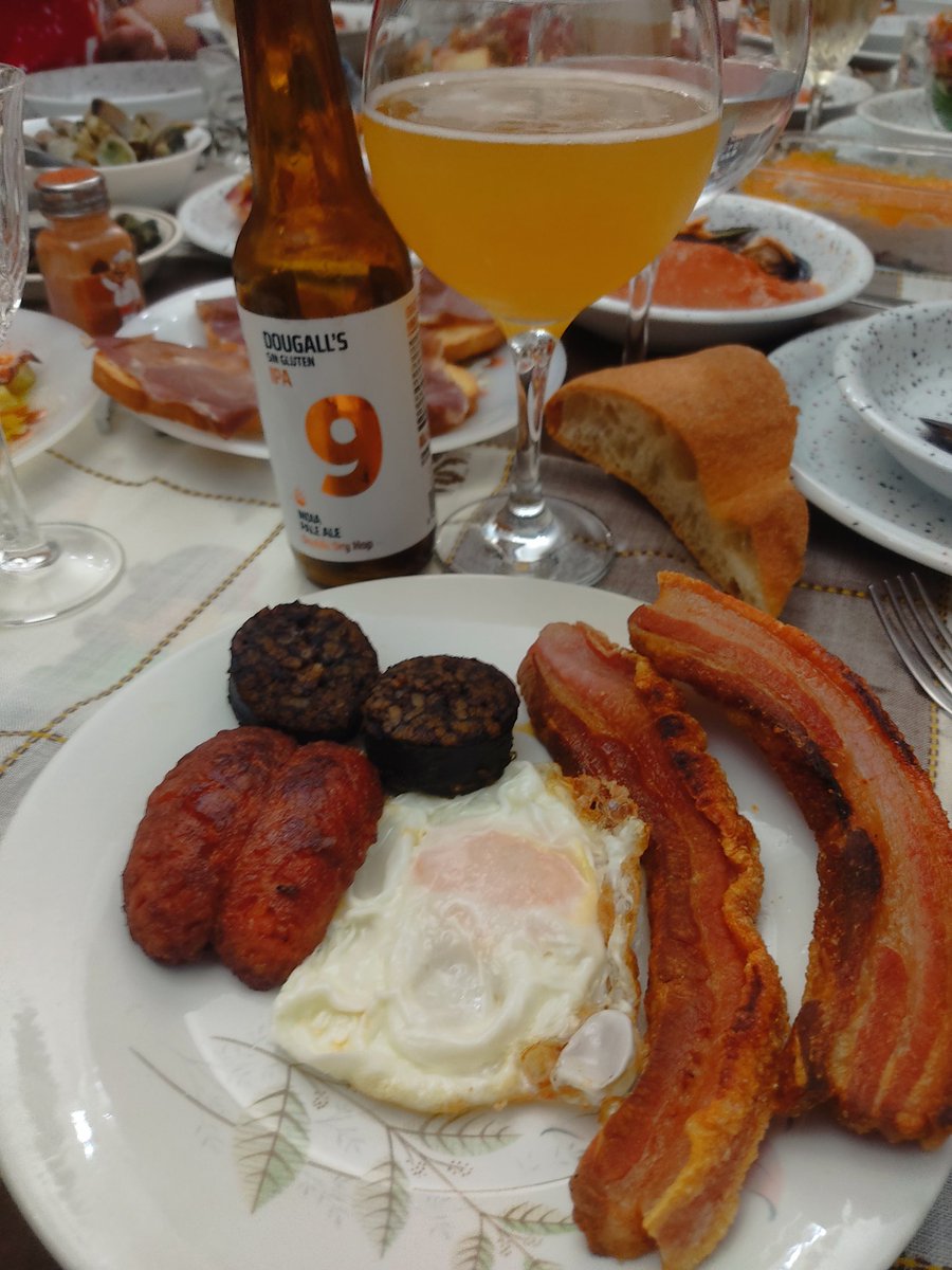 macpintosh's tweet photo. La cena de Nochebuena perfecta, cerveza IPA9 de @CervezaDougalls, huevo frito, chorizo, @morcillastere y @TorreznodeSoria. No hay que darle mas vueltas, más sencillo, más rico😋 https://t.co/TQF1j7ToTO