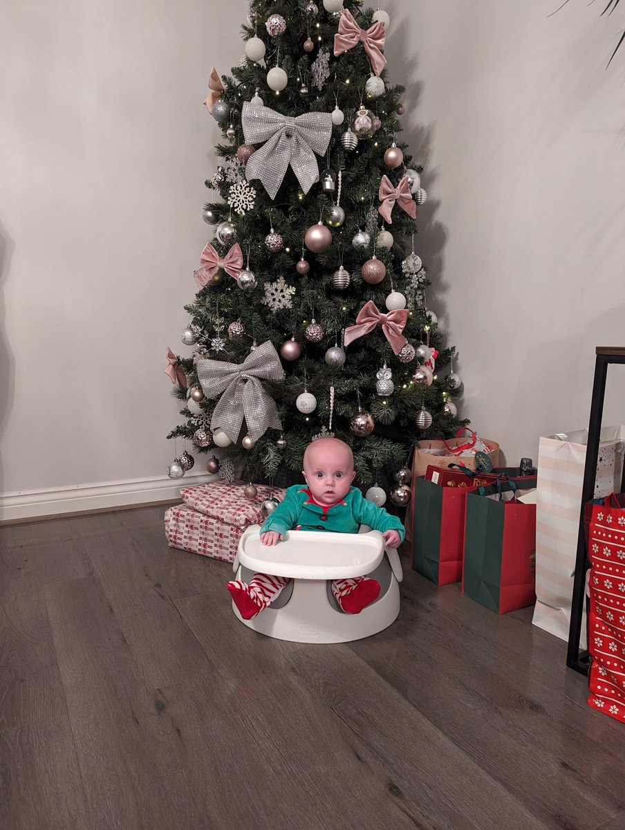 romans_nicholas's tweet photo. Meadows First Christmas https://t.co/XNYsY67hnD