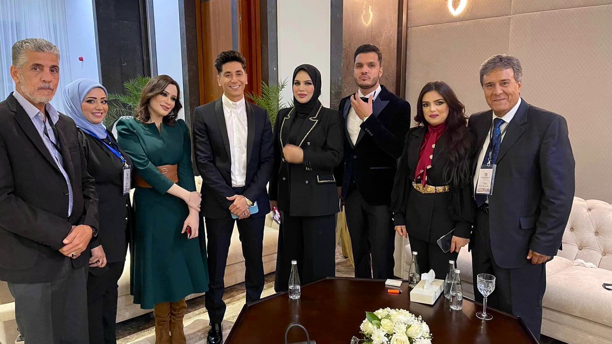 someve89's tweet image. أميرة يوسف ( جمورة بنت ابليس ) مش كانت مش راضية عالزمرة الفاسدة اللي تحكم في ليبيا وتنتقد فيهم وتسب فيهم كيف وافقت انها تحيي الحفلة برعاية وليد اللافي والدبيبة !