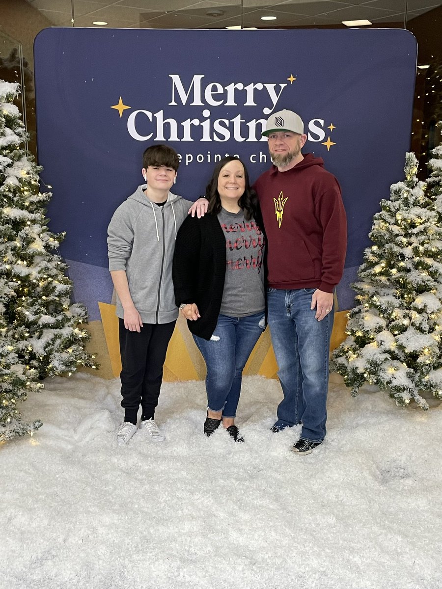 thetiffwalker's tweet photo. Merry Christmas from our family to yours! #lpchristmas #thisisourchristmascard https://t.co/rDQiAlOrUY