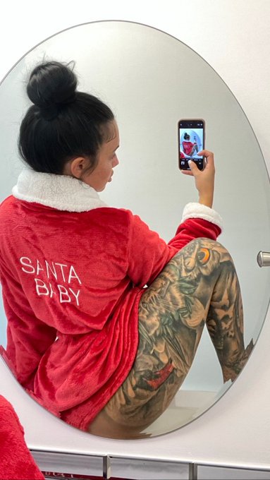 Ms clause 😈🤶🏻 https://t.co/nJtHUsUifl