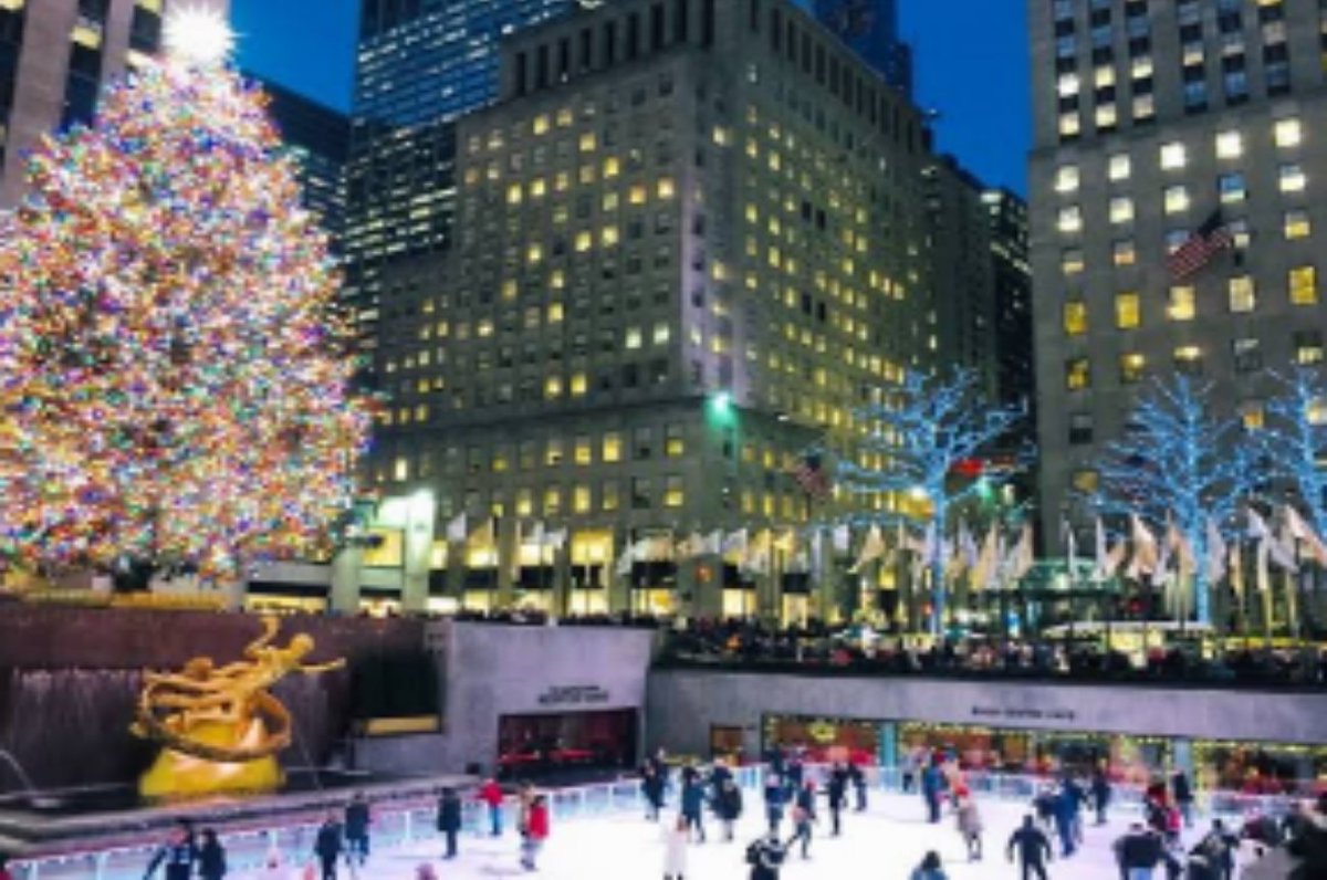 LaGeneralaPetra's tweet image. Durante los días &quot;normales&quot; cumplimos obligaciones; tenemos momentos buenos, malos, regulares, y desde luego, puede haber algunos francamente felices, pero tienen un escenario sin luces, sin colores, sin un sentimiento colectivo de festividad.