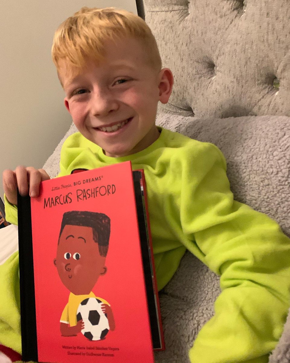 New book 📕 before bed, sleep now ready for santa 🎅 <a href="/MarcusRashford/">MR14</a> #christmas2022