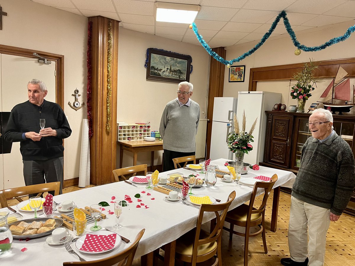 What a joy to be able to come out of my 'flu-induced solitary confinement of the past few days + join my confrères at our Christmas Eve “réveillon” tonight. Laughter and fraternal affection. The best medicines!! #ABruvsLife #BruvsOfTwitter (PS I stayed clear off the oysters 🤣)