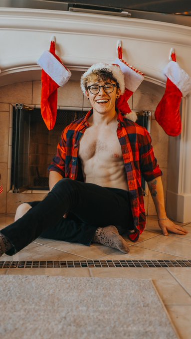 What’s your favorite stocking stuffer? https://t.co/Vt9OAoe7ZB