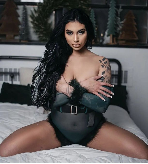 #sibabes #model #contentcreator @xoarianastarr  #happyholidays #Christmas2022 #sibabeswithink #tattoos<a href="/tag/sibabes"class="tags">#sibabes</a><a href="/tag/model"class="tags">#model</a><a href="/tag/contentcreator"class="tags">#contentcreator</a><a class="tags" href="/tag/xoarianastarr">@xoarianastarr</a><a href="/tag/linkinbio"class="tags"><span>#linkinbio</span></a><a href="/tag/modelstatus"class="tags"><span>#modelstatus</span></a><a href="/tag/tattoos"class="tags"><span>#tattoos</span></a><a href="/tag/happyholidays"class="tags"><span>#happyholidays</span></a>
