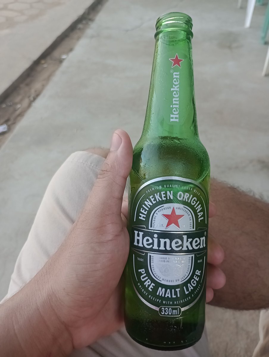 ezeqbars's tweet photo. Eu jurando que estava na meia lua, mas na verdade estava no meio fio da rua 😮💨😮💨👍
#gurupá #dezembrada #dezembrou
#sãobenedito #heineken #vesperal https://t.co/C2gn5FIEDU