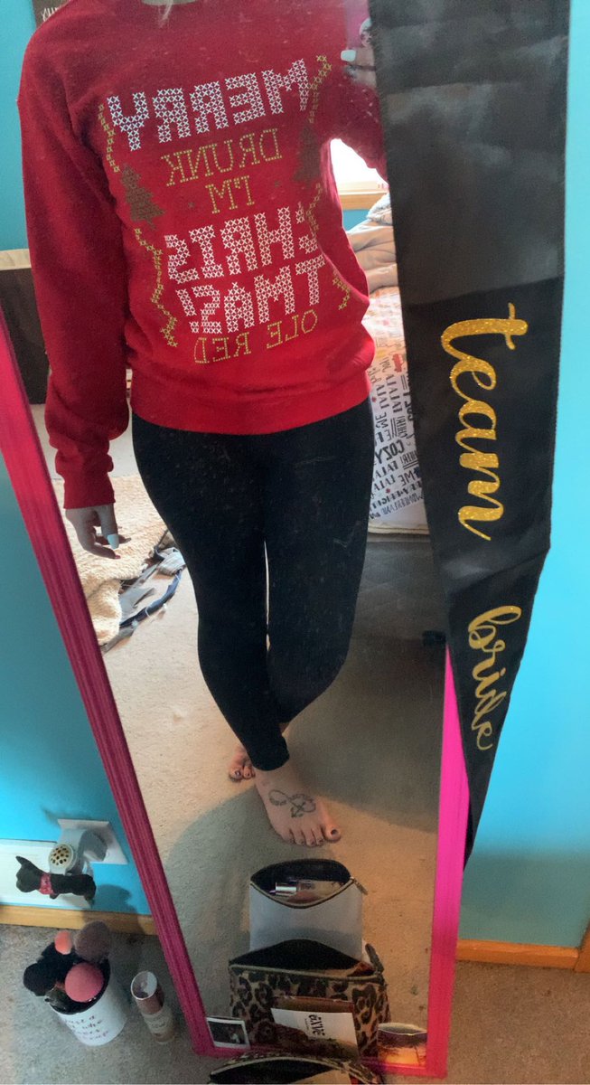 alyssa_kangas's tweet photo. My adorable Christmas sweater thanks to @blakeshelton 😏 https://t.co/mlBSBGvvf2