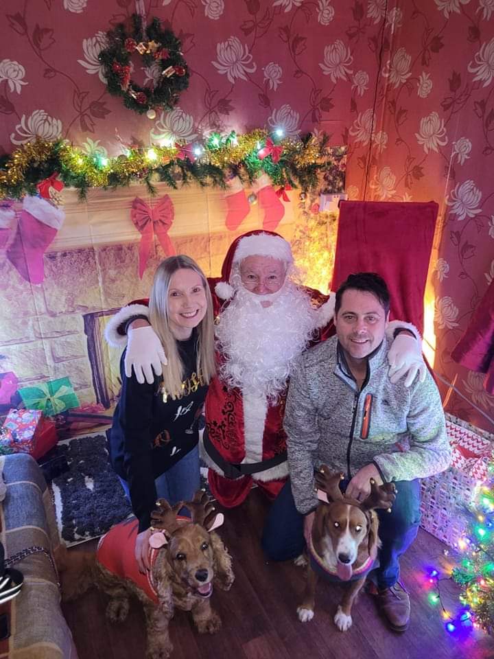 Wishing all our family and friends a very Merry Christmas with love from Lisa, Wes, Milly and Susie ❤️ xx