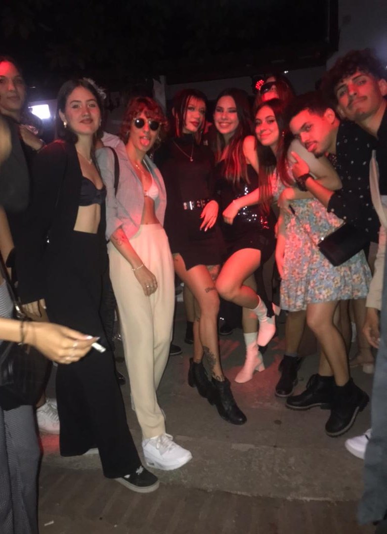 no tiene un piquete, lo que ella tiene es un buen piquetón 🥺💌