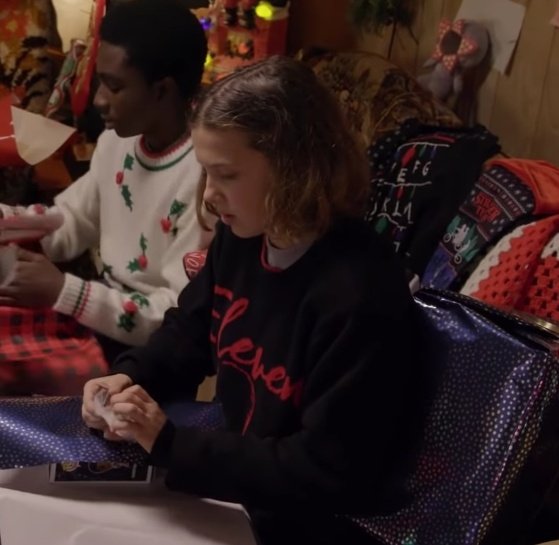 eleventhinker's tweet photo. happy holidays 💘💘 from eleven <3 https://t.co/ye8EAbHU3m