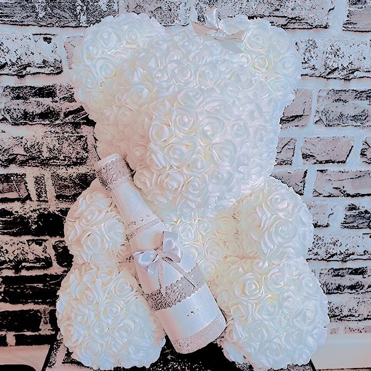 lokixfmischief's tweet image. Tal evidencia se vio reflejada aquél 24 de diciembre en la “ nueva decoración ” que el azabache se había tomado la libertad de implementar en la sala de estar perteneciente a la vivienda de la femenina . No tuvo el valor para personarse , sin embargo la muestra de su afecto