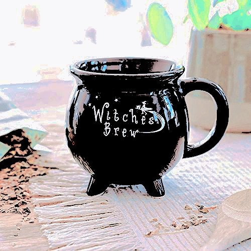 lokixfmischief's tweet image. Tal evidencia se vio reflejada aquél 24 de diciembre en la “ nueva decoración ” que el azabache se había tomado la libertad de implementar en la sala de estar perteneciente a la vivienda de la femenina . No tuvo el valor para personarse , sin embargo la muestra de su afecto