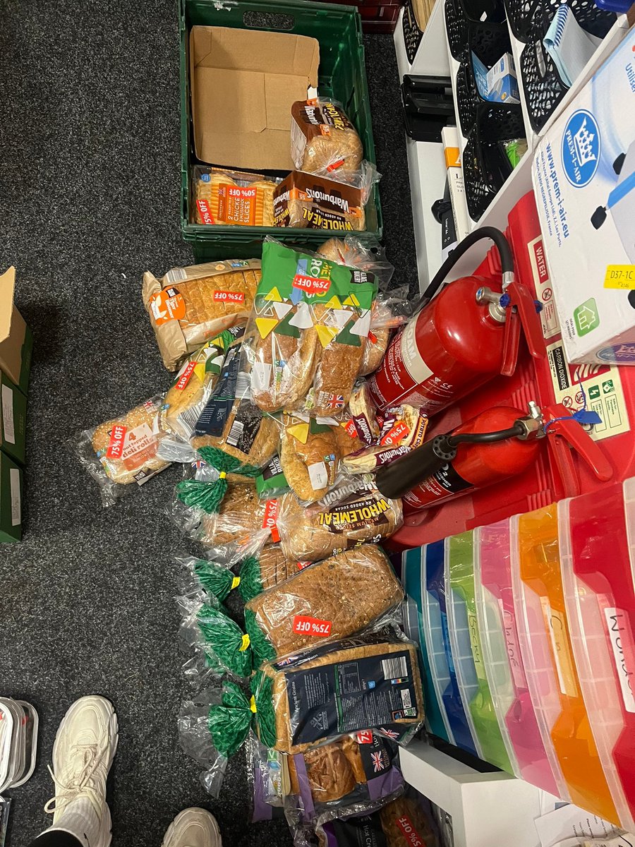 hayleylw85's tweet photo. Wow! This is absolutely amazing,food donation from 2 @AldiUK Runcorn stores for our families at Grangeway Court  &amp; Lavender House 🥰 https://t.co/fmHkJYVt50