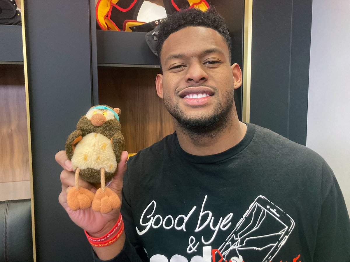 todpalmer's tweet photo. @MikeDugar @HayleyLewisKSHB @ByNateTaylor @HaroldRKuntz3 @PatrickMahomes We met several @Chiefs players, including @TeamJuJu, @tkelce, @J_Winchester41 and @buttkicker7 as well as #Chiefs Chairman and CEO Clark Hunt.

#ChiefsKingdom #Chiefs41 #friedaontour #germanseahawkers https://t.co/VFBWyDdLNo