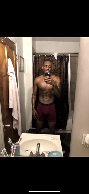 Gotta keep this body right fr back to the gym all winter 🥶 https://t.co/nilNUv3nJR