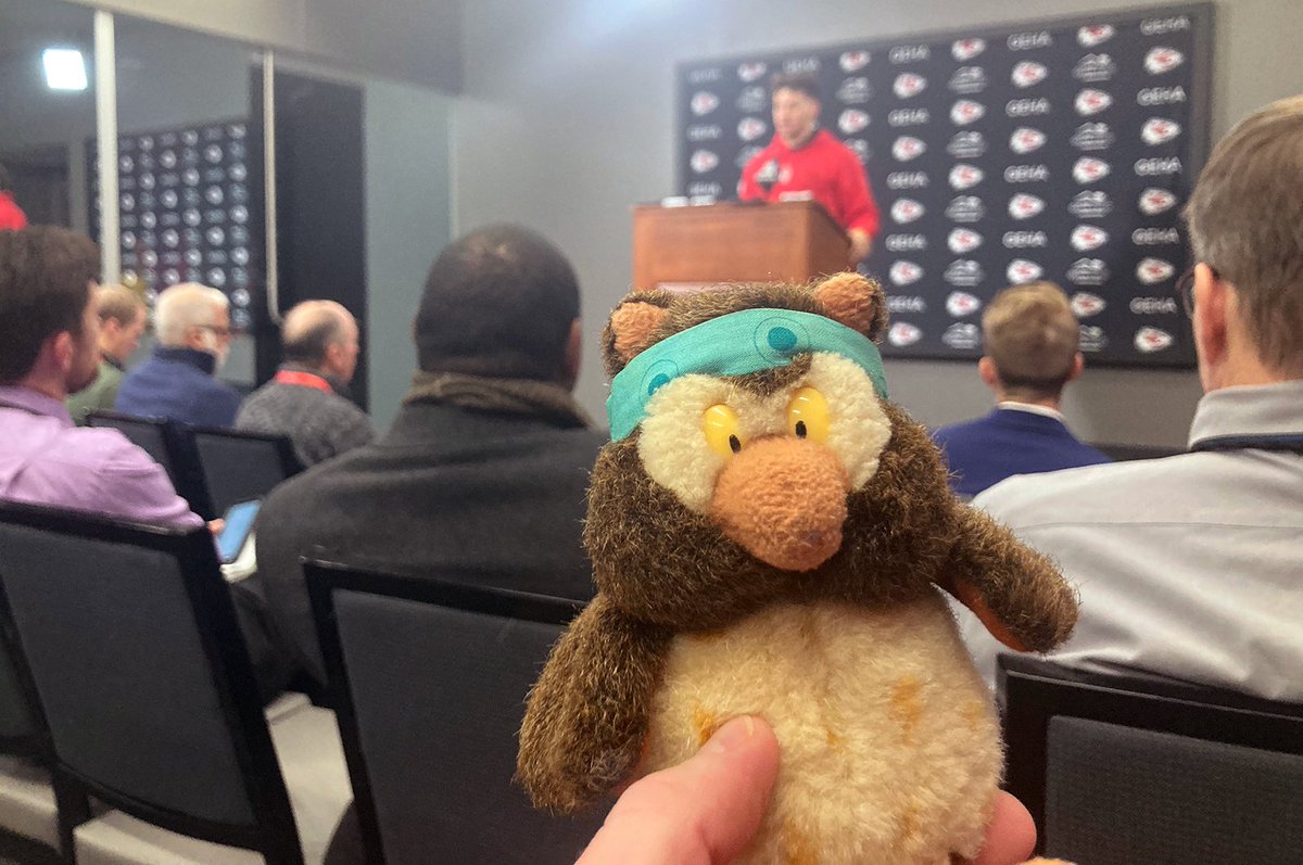 todpalmer's tweet photo. @MikeDugar @HayleyLewisKSHB @ByNateTaylor @HaroldRKuntz3 Frieda had a good day. We asked @PatrickMahomes a question. #tobiasreisegehtweiter #friedaontour #germanseahawkers https://t.co/lkmdm2I1g6