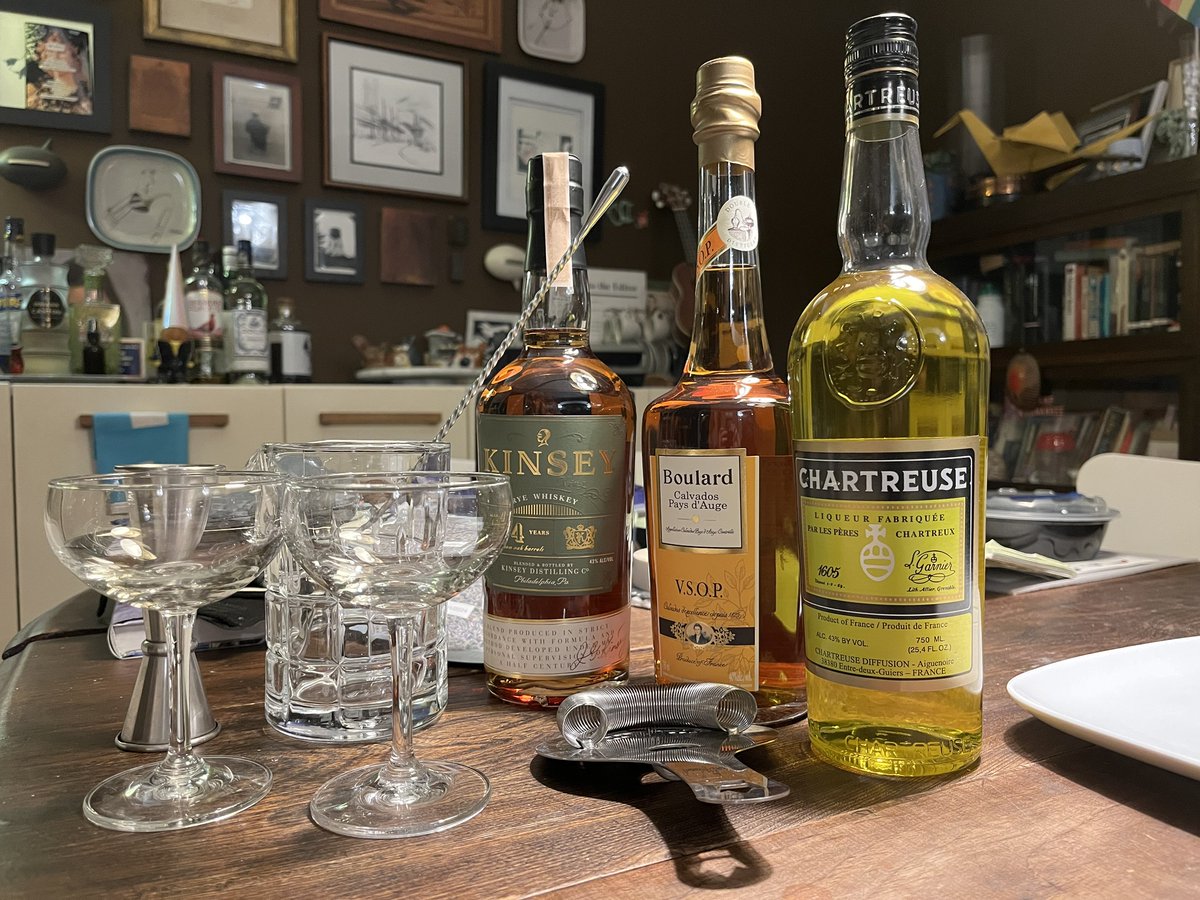 rdesign's tweet image. Tonight’s drink experiment: the Diamondback (sans cherry). diffordsguide.com/cocktails/reci…