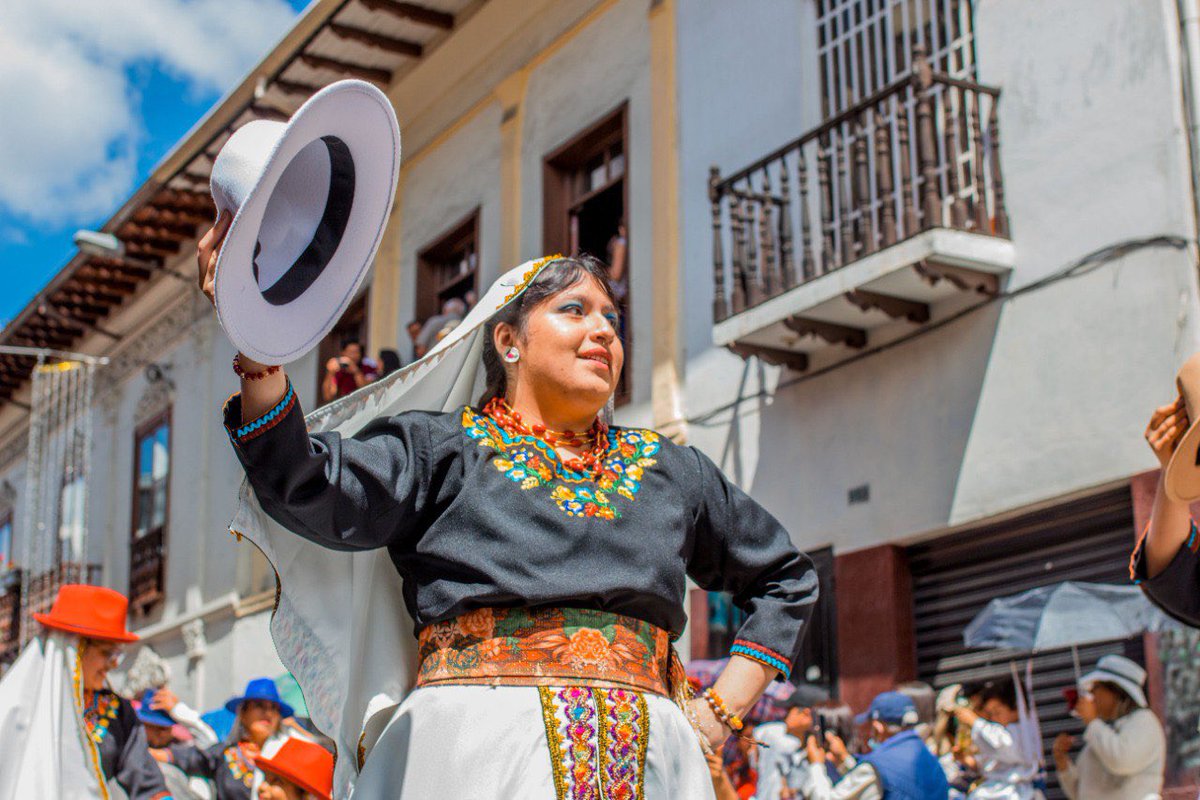 JaimeMoreno_M's tweet photo. 📌 El día de hoy luego de 2 años duros para todos, vivimos con alegría del tradicional Pase del Niño Viajero, por las calles emblemáticas de nuestra ciudad, las familias cuencanas disfrutaron con mucha alegría y fervor está hermosa tradición 🤩🙏🏽.
#Cuencaec ❤️💙 https://t.co/aWq6anA3cA
