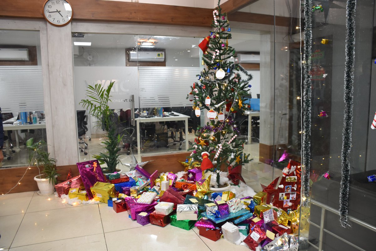 webmobrilinc's tweet photo. Wish you a MERRY CHRISTMAS from ours to yours.
May this day brings you lots of happiness and gifts.
.
.
.
#snowlif #christmasvibes #christmas #snowy #christmasgift #chit #winter #christmastime #wintermood #winterwonderland #gift #party #winter2022 #thesnow #snowfall #webmobril https://t.co/2SstU1EG3v