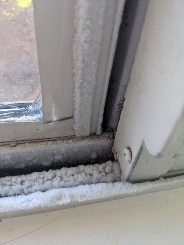 kaitsu22's tweet photo. @AlaneAdamsBooks no #snowmaggedon for me... just dry and super cold (for Texas that is....) Only 'snow' we got was frost on the INSIDE of our windows https://t.co/9QyRKyk5lh