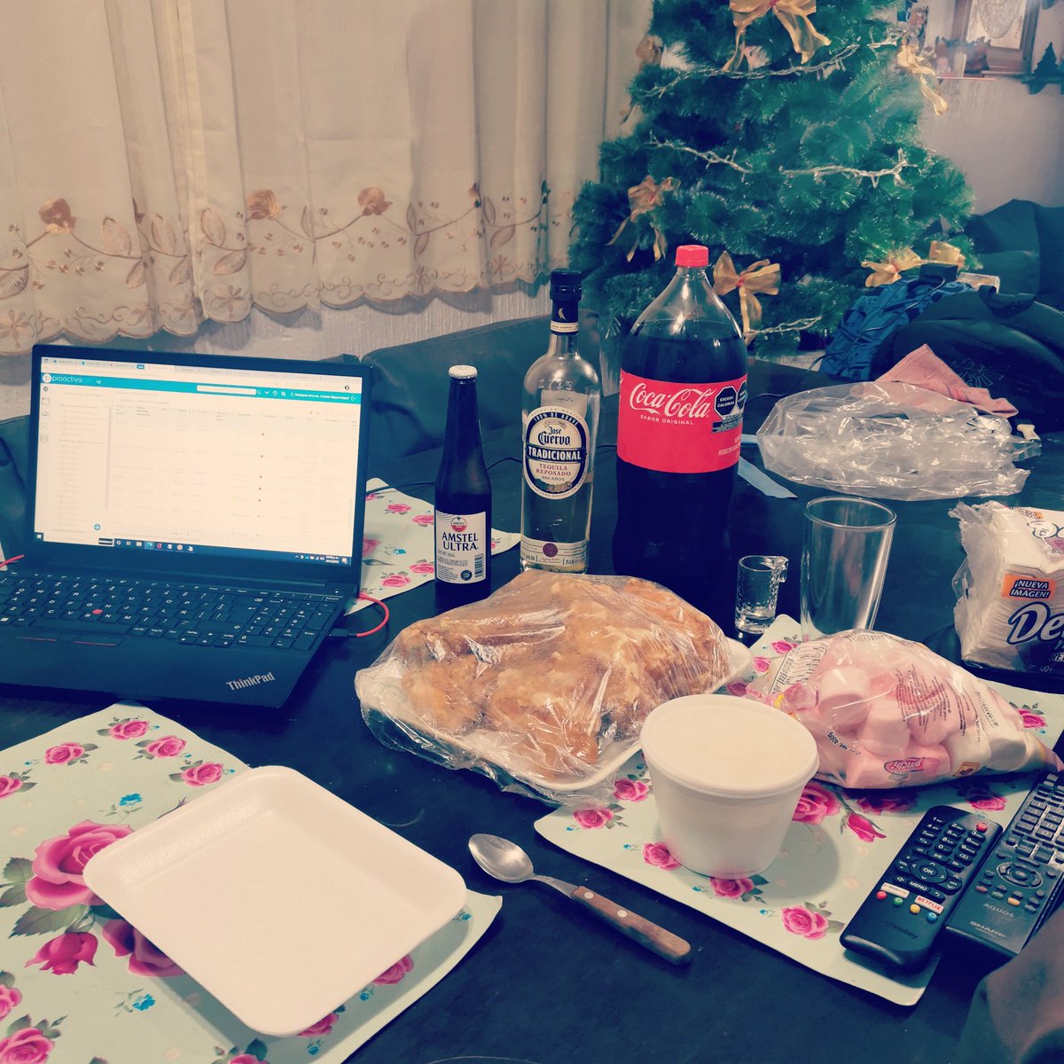 KillerNeto64's tweet photo. Nochebuena godineando, pásenla muy bien con su familia y amigos.
#navidad
#godineando https://t.co/AkMXypYiQ5