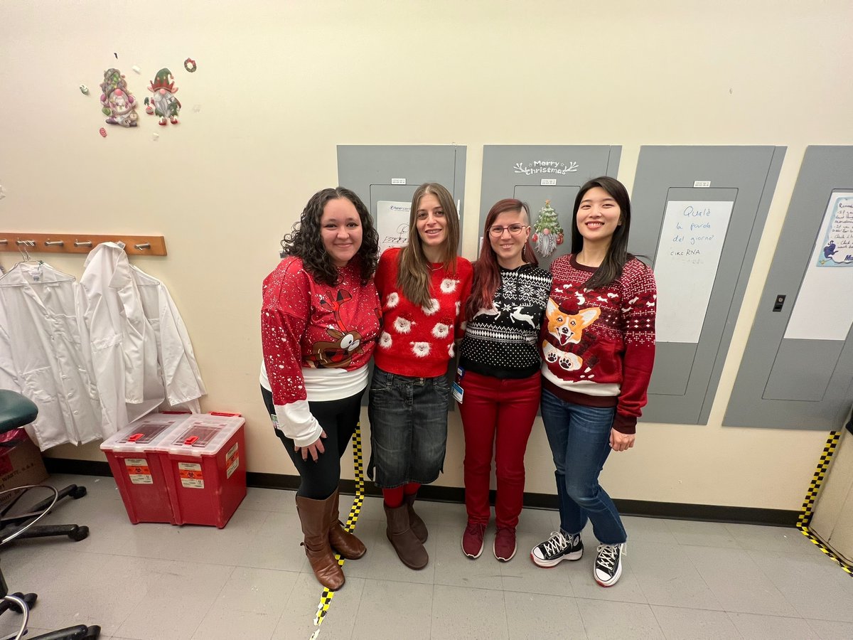 DiRuscio_Lab's tweet photo. The Di Ruscio lab whishes everyone happy holidays https://t.co/MUXkrRRJF9