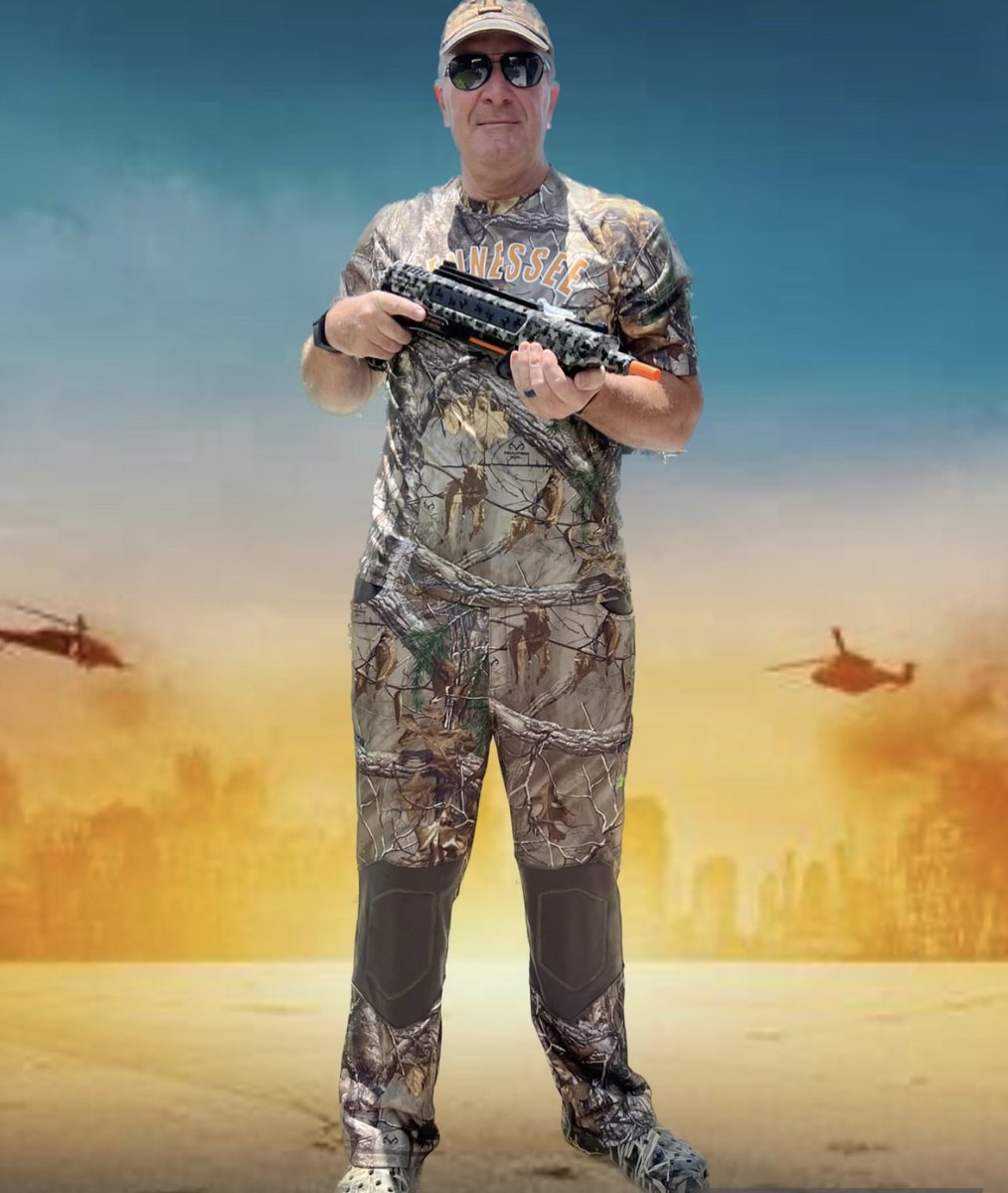 StrongCmdr's tweet image. Best Xmas present ever-makes Christmas Lunch entertaining. #bugassault