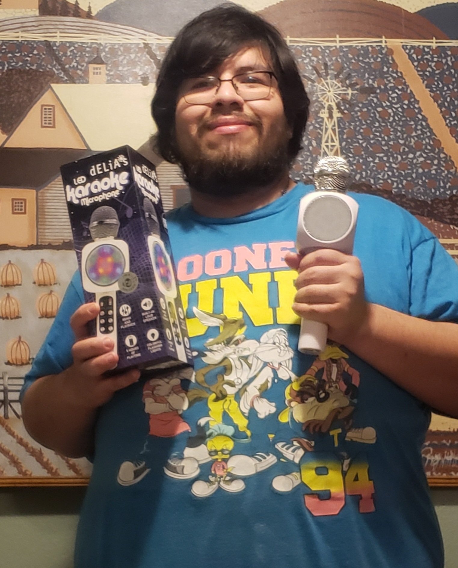 got a karaoke mic in white elephant https://t.co/nwLs78jVaJ
