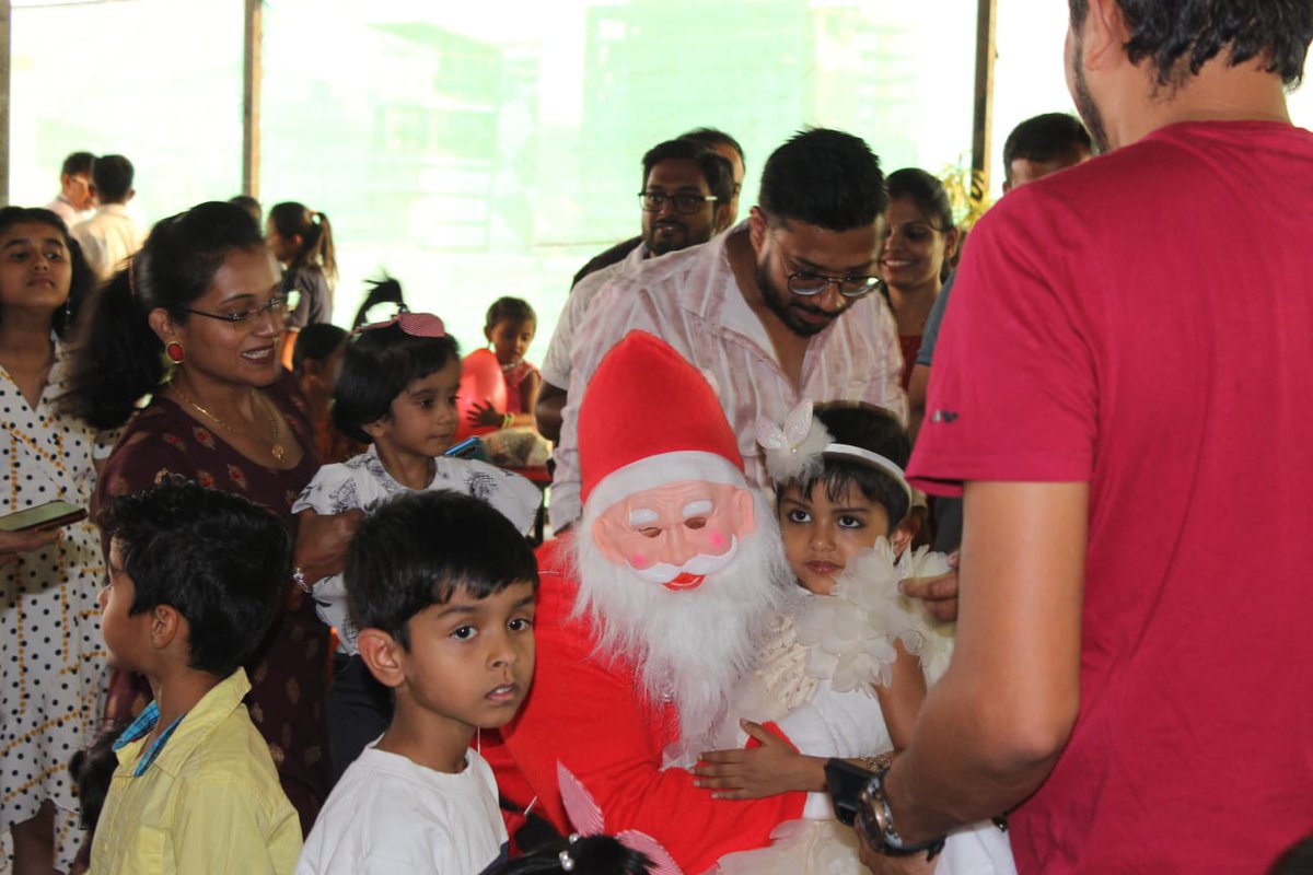 IDeaS_TechCen's tweet image. Christmas bells and Children’s giggles…
Both so jovial and pleasant! Presenting to you, these broad smiles, and enduring memories.
Merriest Christmas from our family to yours!

.
.
#christmas2022 #christmasvibes #santaclaus #celebration #christmasiscoming #christmasforhappiness