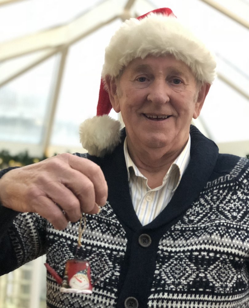 DdayGeek's tweet photo. God, I miss this man, especially at this time of year 😢 merry Christmas Dad, I love you but miss you more 💔😢💔😢 #Christmas #missmydad #missingdadatchristmas #justnotthesame #dad #daddysgirl #preciousmemories #christmasmemories #happymemories https://t.co/W75Z9YWIw9