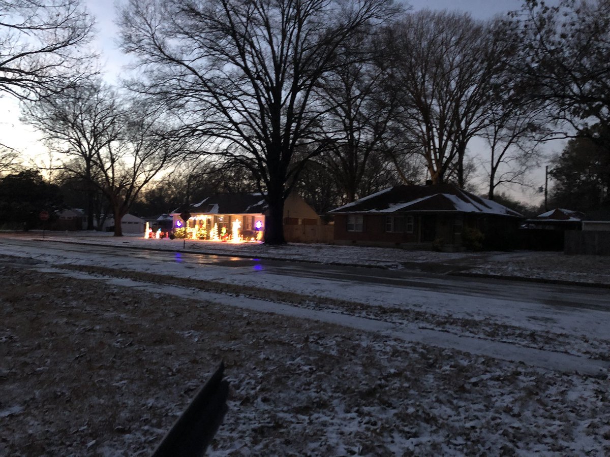 Pitch_Bleeze's tweet photo. This guy… The power has been off on our entire street for hours and the house on the corner is using his generator to power their Griswold’ Light Spectacular #memphisblackout https://t.co/iB3cVSR68K