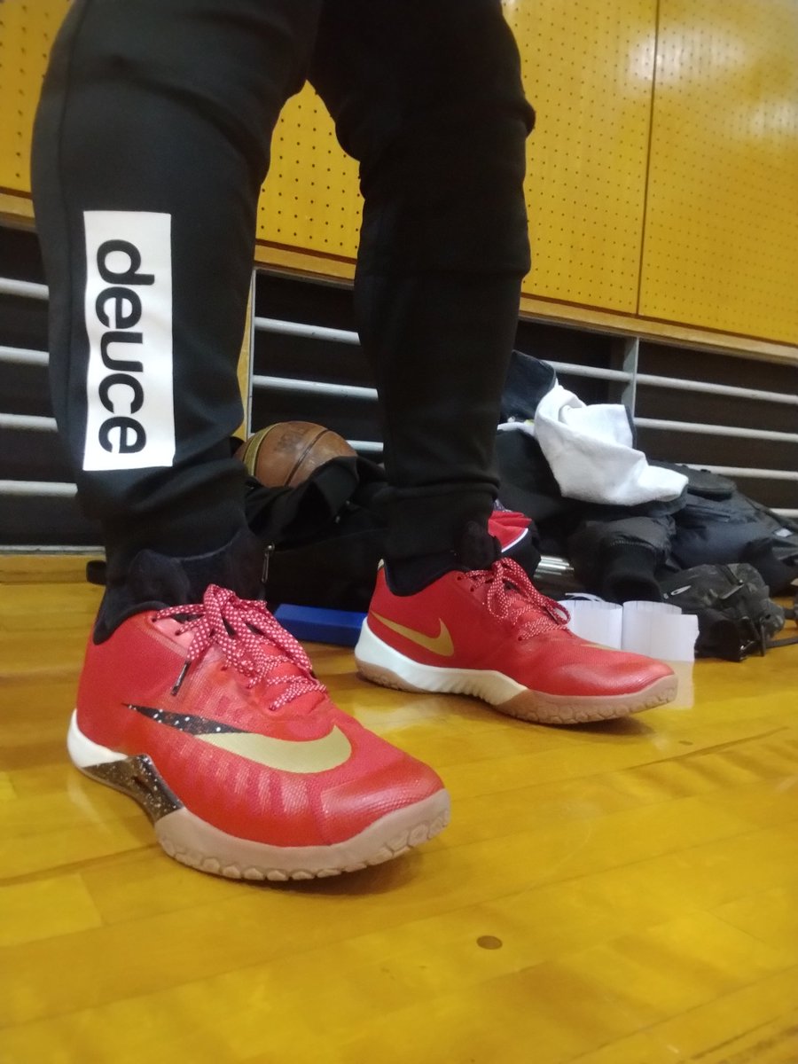 basketshoeturbo's tweet photo. 今日のバッシュ
NIKE HYPER LIVE
クリスマスなのでクリスマスっぽいカラーのシューズでバスケ今年の納め!
今年の、特に後半は動けない自分を受け入れ、違う武器を模索しながらでした…
後は精度やなと思いながら、外しまくったバスケ納めでした😂
#NIKE
#HyperLive
#バスケ
#バッシュ
#deucebrand https://t.co/P1ziVPFvZc
