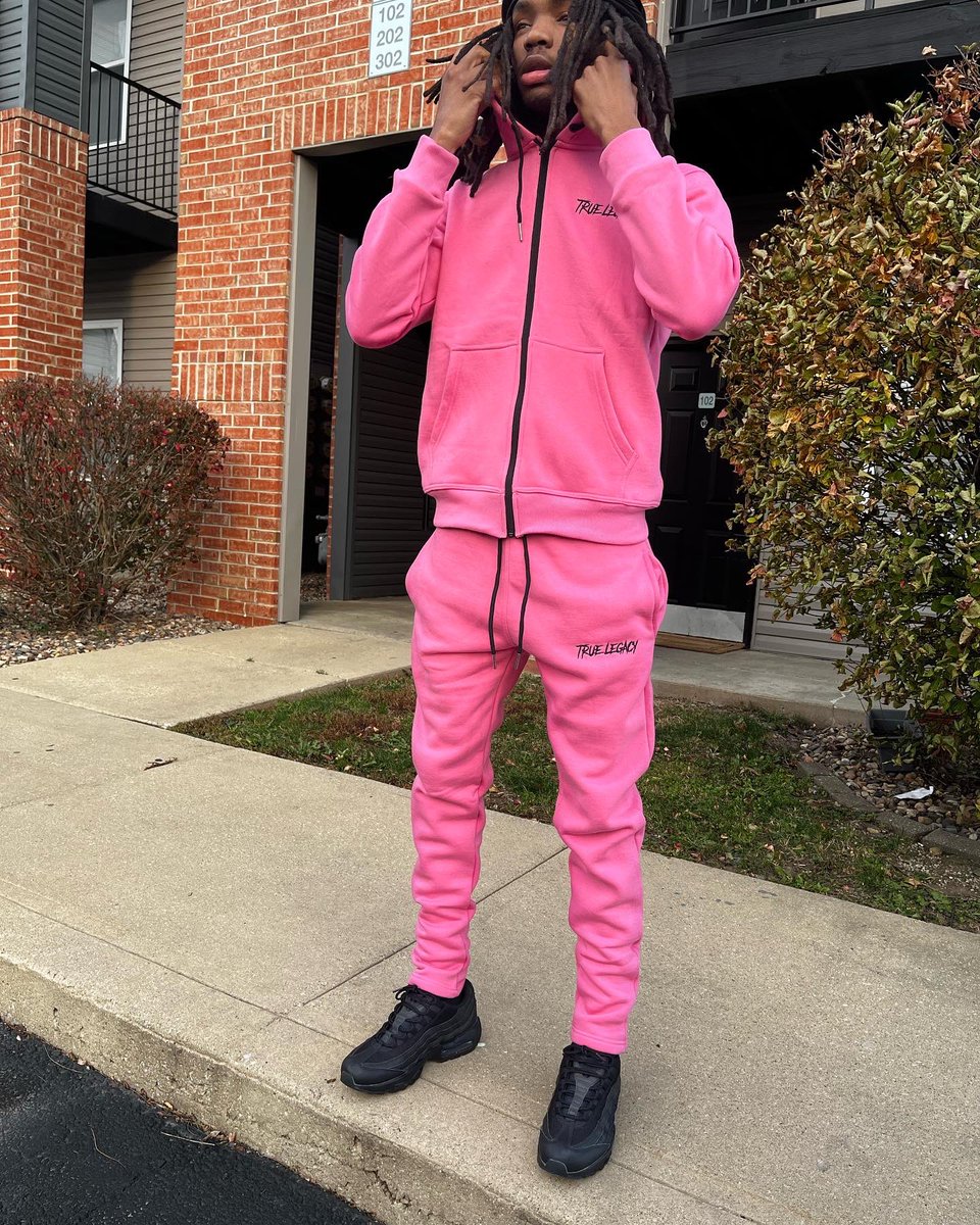 Im__gone's tweet photo. A FEW PRODUCTS I’VE DROPPED FOR MY CLOTHING BRAND OVER THE PAST YEAR🐻‍❄️

I WOULD APPRECIATE YALL SUPPORT🙏🏽

@TRUE_LEGACYLLC 
https://t.co/nmhqaVFeKx https://t.co/4Ay4j5d714