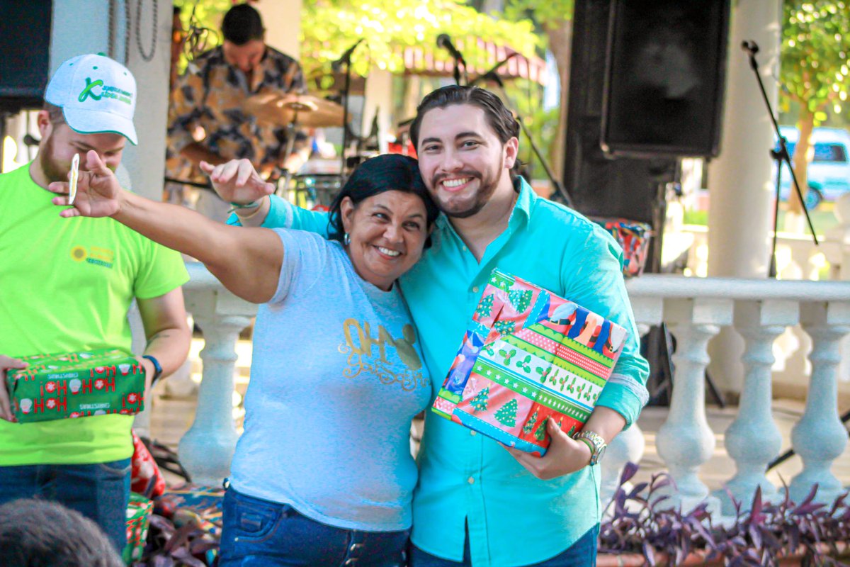 AndresRengifoL's tweet image. Gracias a todas las personas que nos acompañaron y a las q por otras circunstancias no pudieron asistir pero q también nos apoyan de corazón, a mi familia que siempre ha sido incondicional y a nuestro gran equipo de trabajo.

¡Feliz Navidad y Próspero Año nuevo 2023 para todos!💫