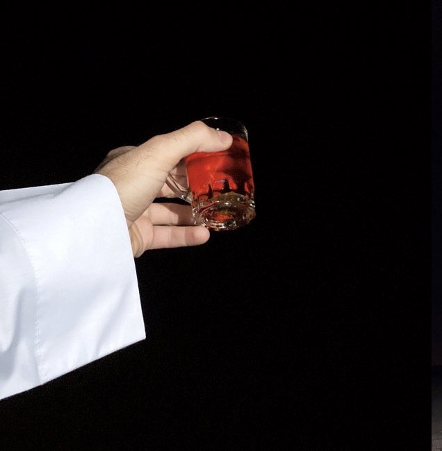 طواريك الجميلة ما تجيني وانا على مركاي     
 تجيني مع نسانيس البراد وحبكة الشاهي