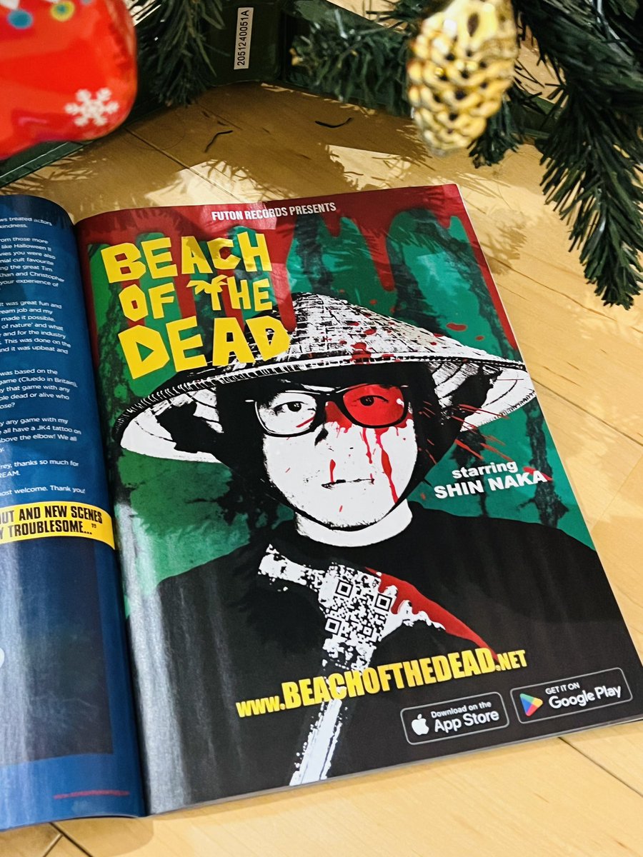 naga_singha's tweet photo. 💝Merry Christmas💝

🇬🇧イギリスのホラー雑誌『SCREAM』に、なかしんの顔が載ってます。映画の紙媒体に載るのが夢だったので、叶いました❣️

🍉スイカと血でクリスマスカラーにしています。私のハンマーにはQRコードを仕込んでいます🔨 https://t.co/HogiNXW4EH
