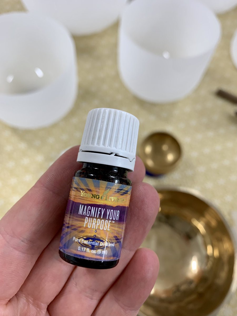 KareEssentials's tweet photo. One week away from 2023! ✨💥✨  Have you started writing down what you want?  Your thoughts create your reality, you literally manifest your life into being.  What do you want more of?  

#oiluplightworker #reikimaster 
#youngliving #essentialoils
#soundjourney #momoffour https://t.co/XYFbTWfzQf