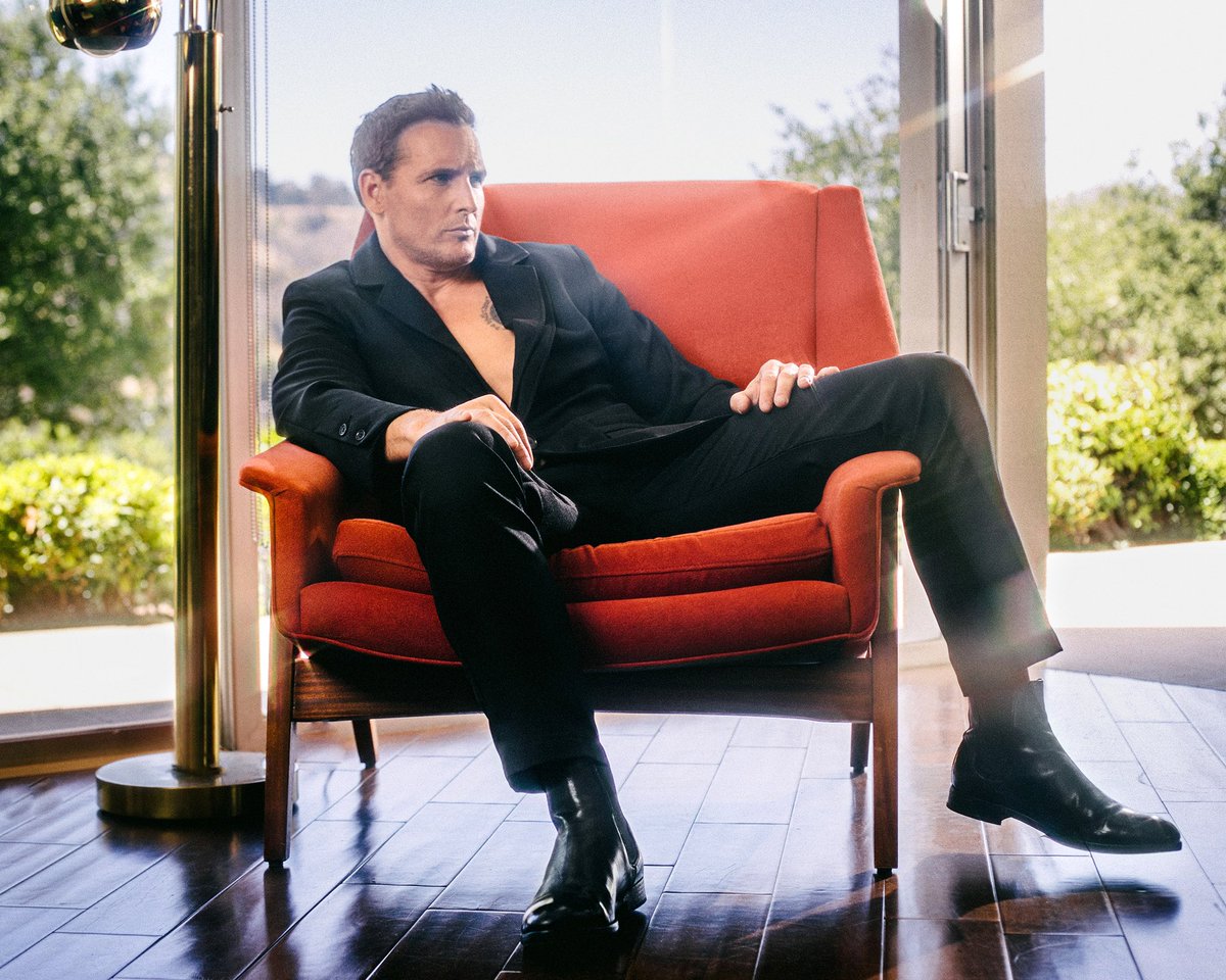 PFacinelliNews's tweet photo. Merry Christmas and Happy Holidays to Peter Facinelli @peterfacinelli and our followers  🎉🎄 https://t.co/KaZqDUc149